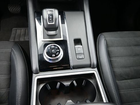 Used 2024 Mitsubishi Outlander SE image 19