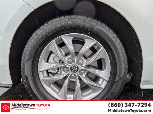 Used 2024 Toyota Sienna XLE image 9