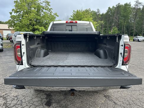 Used 2018 GMC Sierra 1500 SLT AWD/4WD image 9