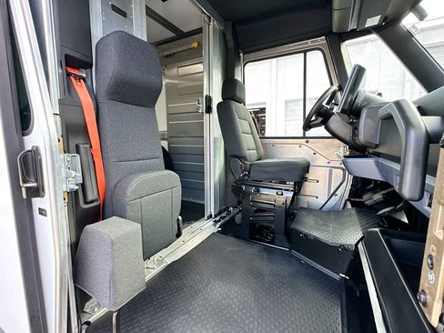 Used 2025 Chevrolet Brightdrop 400 image 25