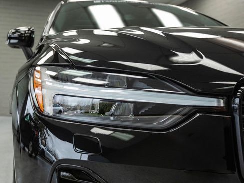 Used 2024 Volvo XC60 T8 Ultimate w/ Climate Package image 9