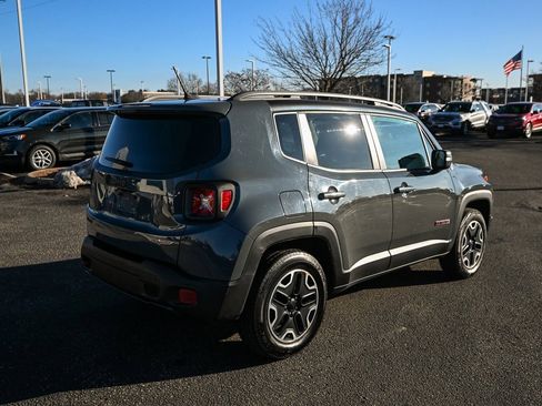 Used 2015 Jeep Renegade Trailhawk image 3