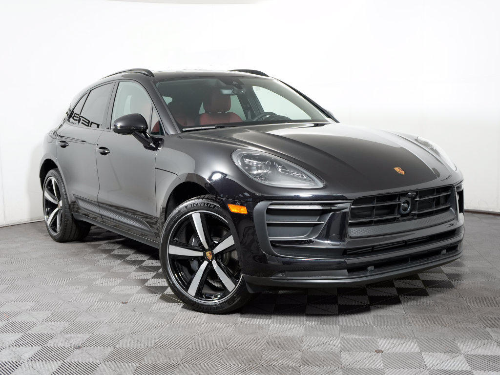 Certified 2026 Porsche Macan AWD/4WD image 9