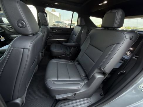 New 2026 Chevrolet Traverse LT w/ Sun and Wheel Package FWD image 19
