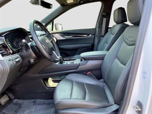 Used 2024 Cadillac XT6 Premium Luxury w/ Technology Package image 21