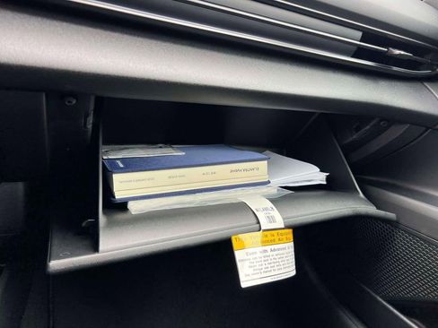 Used 2025 Hyundai Elantra SEL image 31