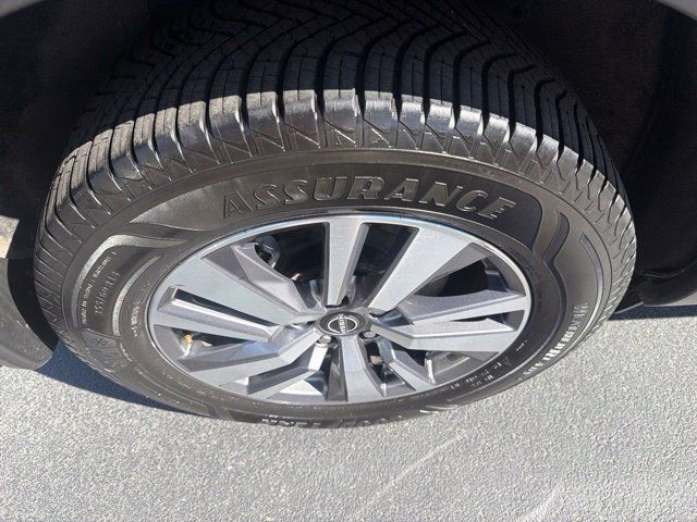 Used 2023 Nissan Pathfinder SL AWD/4WD image 12