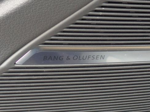 Used 2023 Audi Q8 Premium Plus image 22