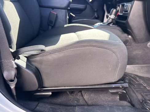 Used 2019 Jeep Wrangler Unlimited Sport AWD/4WD image 11