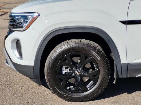 Used 2025 Volkswagen Atlas Peak Edition SE AWD/4WD image 8