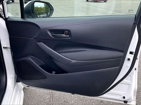 Used 2025 Toyota Corolla LE FWD image 12