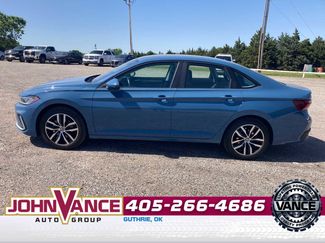 Used 2025 Volkswagen Jetta SE FWD video 2