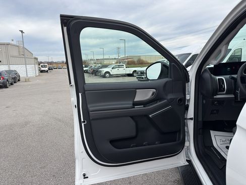 New 2025 Ford Expedition Active image 17