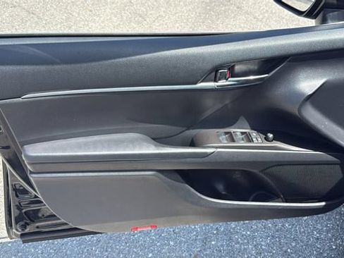 Used 2023 Toyota Camry SE FWD image 16