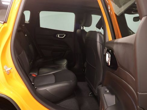 Used 2026 Jeep Compass Latitude w/ Sun and Sound Group AWD/4WD image 16