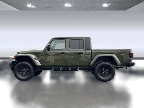 Used 2022 Jeep Gladiator Willys image 2