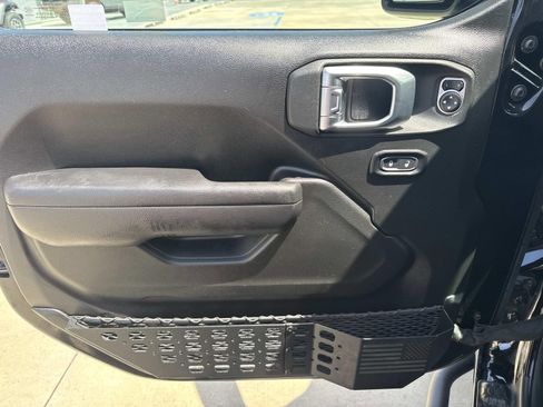 Used 2023 Jeep Gladiator Sport AWD/4WD image 18