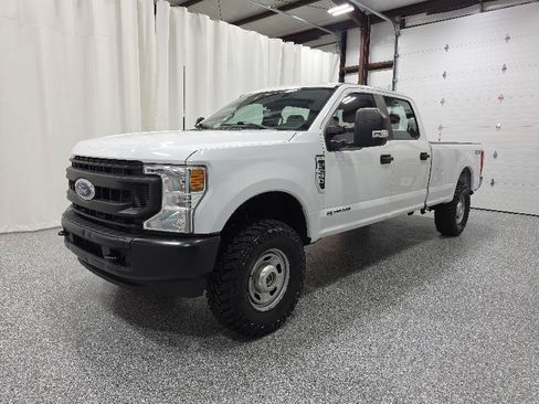 Used 2022 Ford F250 XL w/ Power Equipment Group AWD/4WD image 3