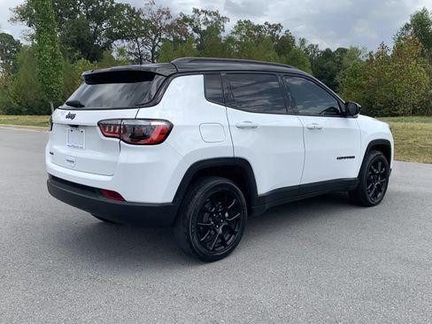 Used 2024 Jeep Compass Latitude AWD/4WD image 7