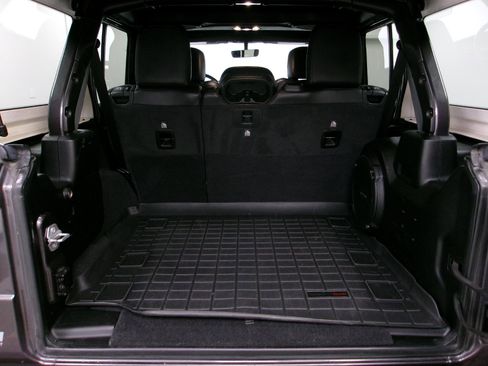 Used 2020 Jeep Wrangler Unlimited Sahara image 12