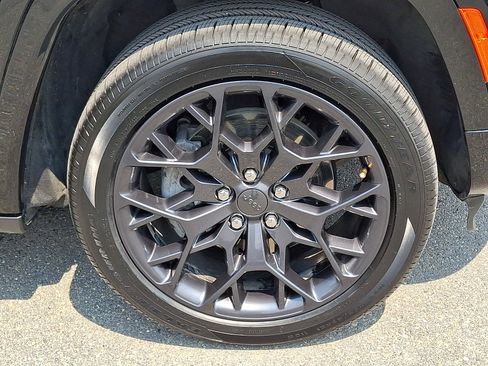 Used 2025 Jeep Grand Cherokee L Summit AWD/4WD image 8