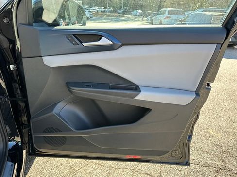 Used 2023 Volkswagen Taos SE image 13