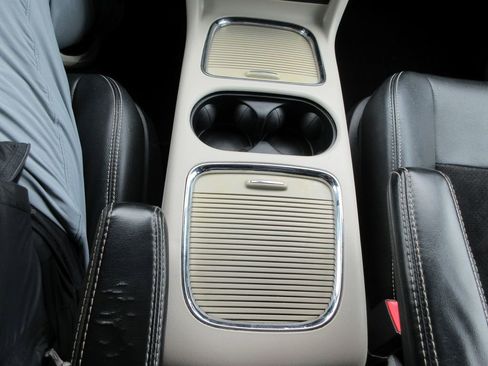 Used 2020 Dodge Grand Caravan SXT FWD image 27