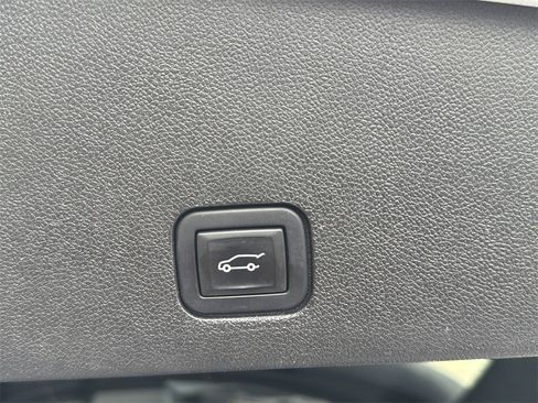 Used 2023 Cadillac XT6 Premium Luxury image 19