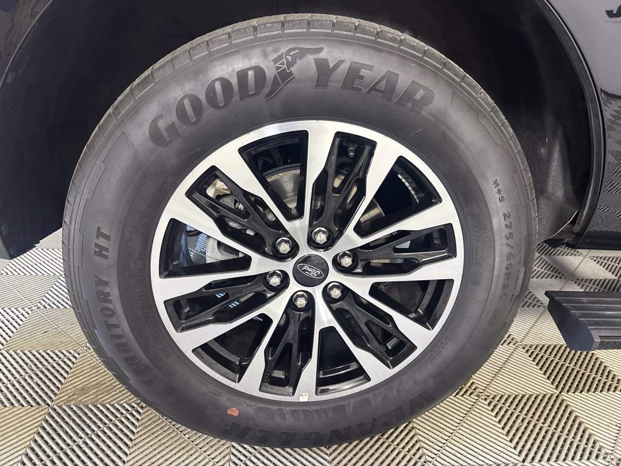Used 2025 Ford Expedition Platinum AWD/4WD image 35