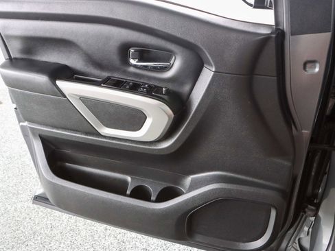 Used 2023 Nissan Titan SV image 23