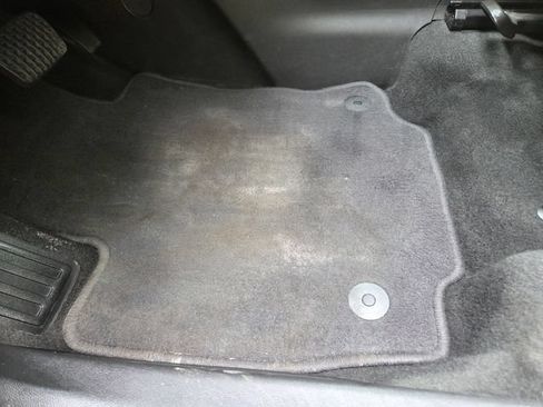 Used 2018 Chevrolet Equinox LS FWD image 13