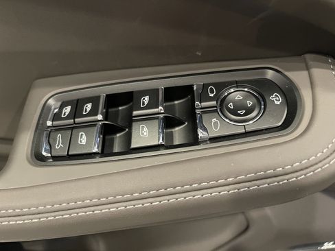 Used 2025 Porsche Macan GTS image 11