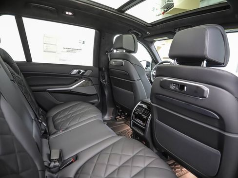 Used 2027 BMW X7 xDrive40i w/ M Sport Package AWD/4WD image 31