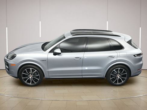 Certified 2025 Porsche Cayenne E-Hybrid AWD/4WD image 32