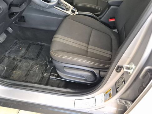 Used 2025 Hyundai Venue SEL FWD image 23