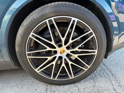 Used 2024 Porsche Cayenne Coupe AWD/4WD image 6