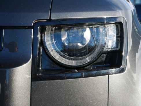 Used 2025 Land Rover Defender 110 V8 image 9