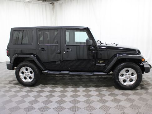Used 2015 Jeep Wrangler Unlimited Sahara w/ Connectivity Group image 26