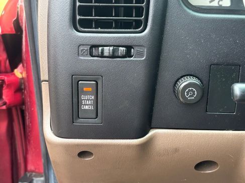 Used 2003 Toyota Tacoma Base image 16