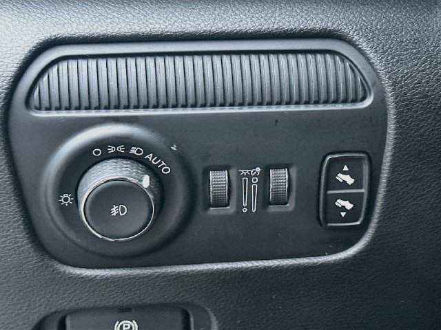 Used 2024 Jeep Wagoneer Series III AWD/4WD image 10