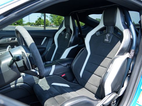 Used 2021 Ford Mustang Shelby GT500 w/ Carbon Fiber Track Pack RWD image 18