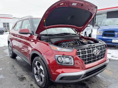 Used 2024 Hyundai Venue SEL image 15