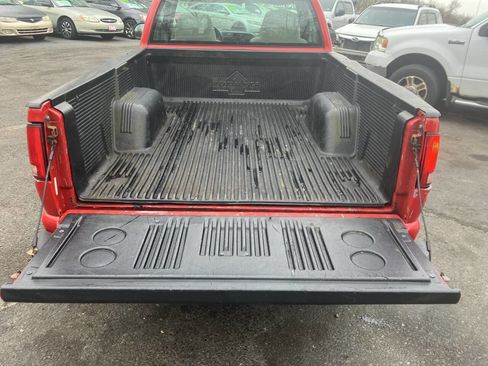 Used 2000 Chevrolet S10 Pickup LS w/ Preferred Equipment Group image 13
