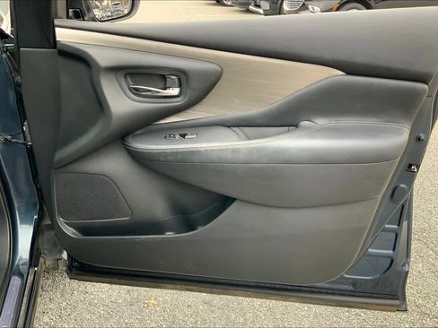 Used 2017 Nissan Murano S image 21