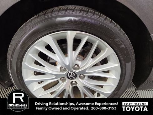 Used 2020 Toyota Camry XLE w/ Navigation Package FWD image 12