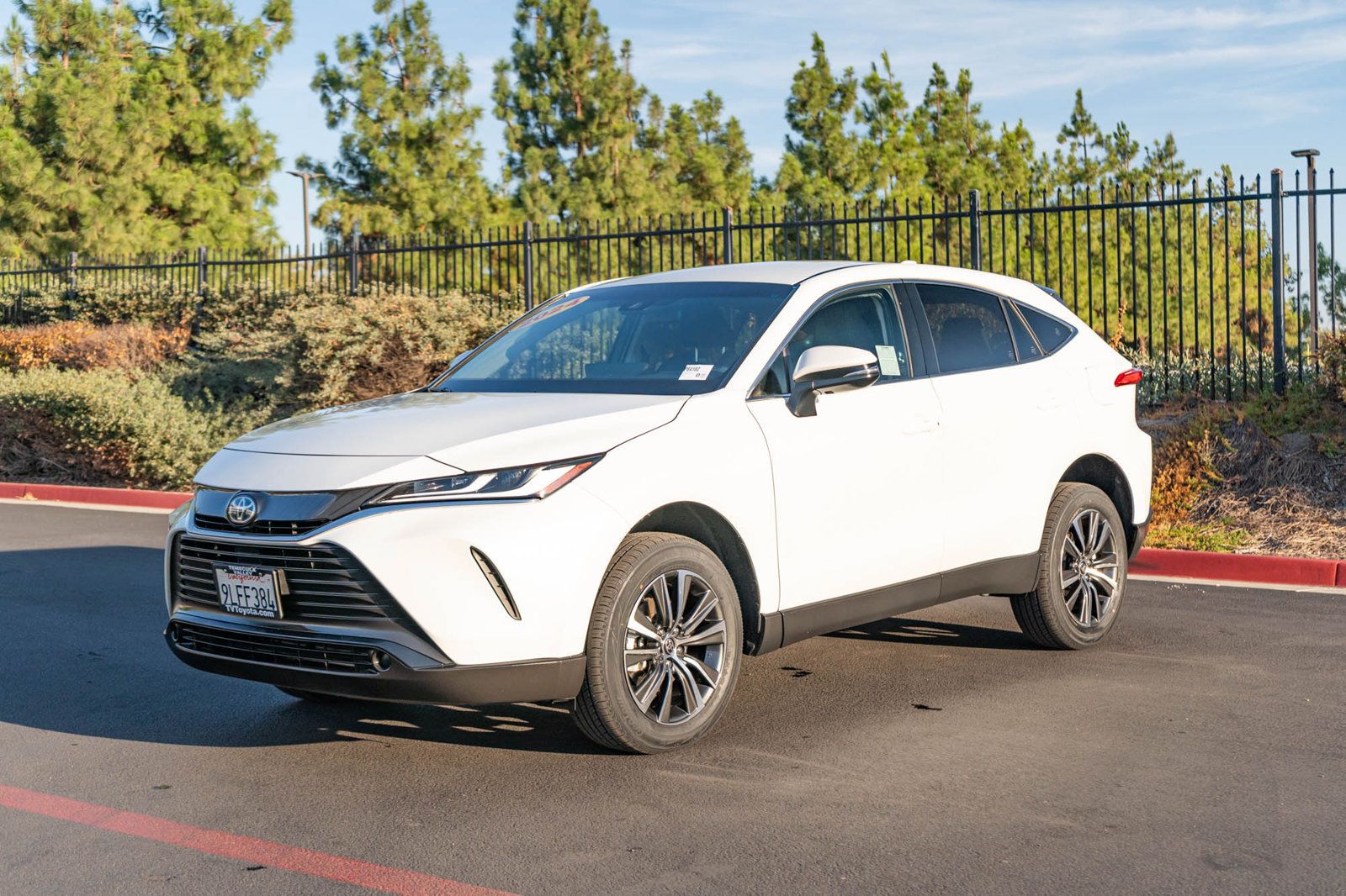 Certified 2024 Toyota Venza LE AWD/4WD image 3