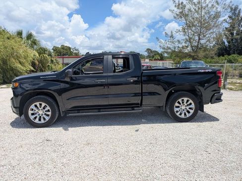 Used 2019 Chevrolet Silverado 1500 Custom w/ Custom Value Package AWD/4WD image 8