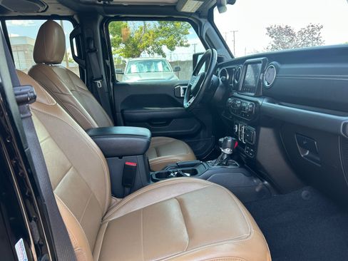 Used 2023 Jeep Wrangler Unlimited Sahara w/ Cold Weather Group AWD/4WD image 19