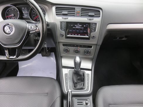 Used 2015 Volkswagen Golf S image 16