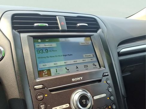 Used 2019 Ford Fusion Energi Titanium FWD image 17